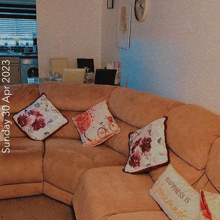 Lovely 2 Bed Flat/Apt In East London- Nice Estate. 达格纳姆 外观 照片