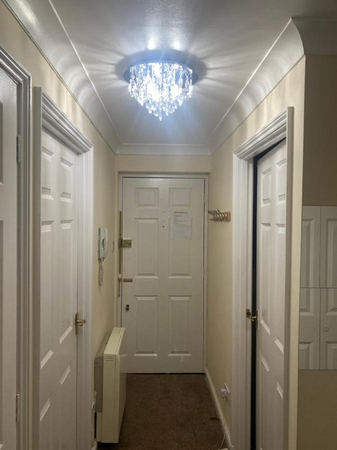 Lovely 2 Bed Flat/Apt In East London- Nice Estate. 达格纳姆 外观 照片