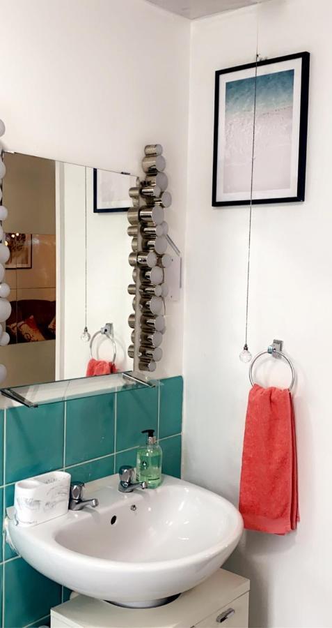 Lovely 2 Bed Flat/Apt In East London- Nice Estate. 达格纳姆 外观 照片