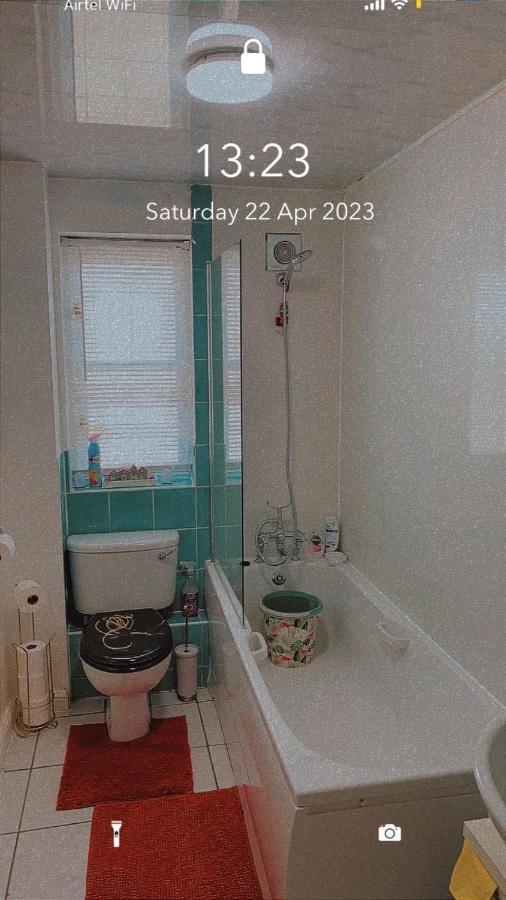 Lovely 2 Bed Flat/Apt In East London- Nice Estate. 达格纳姆 外观 照片